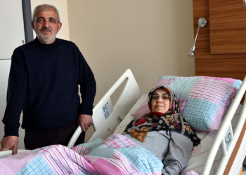 Karnından iki kitle çıkartıldı