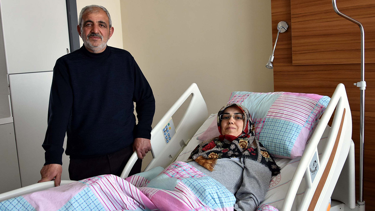 Karnından iki kitle çıkartıldı