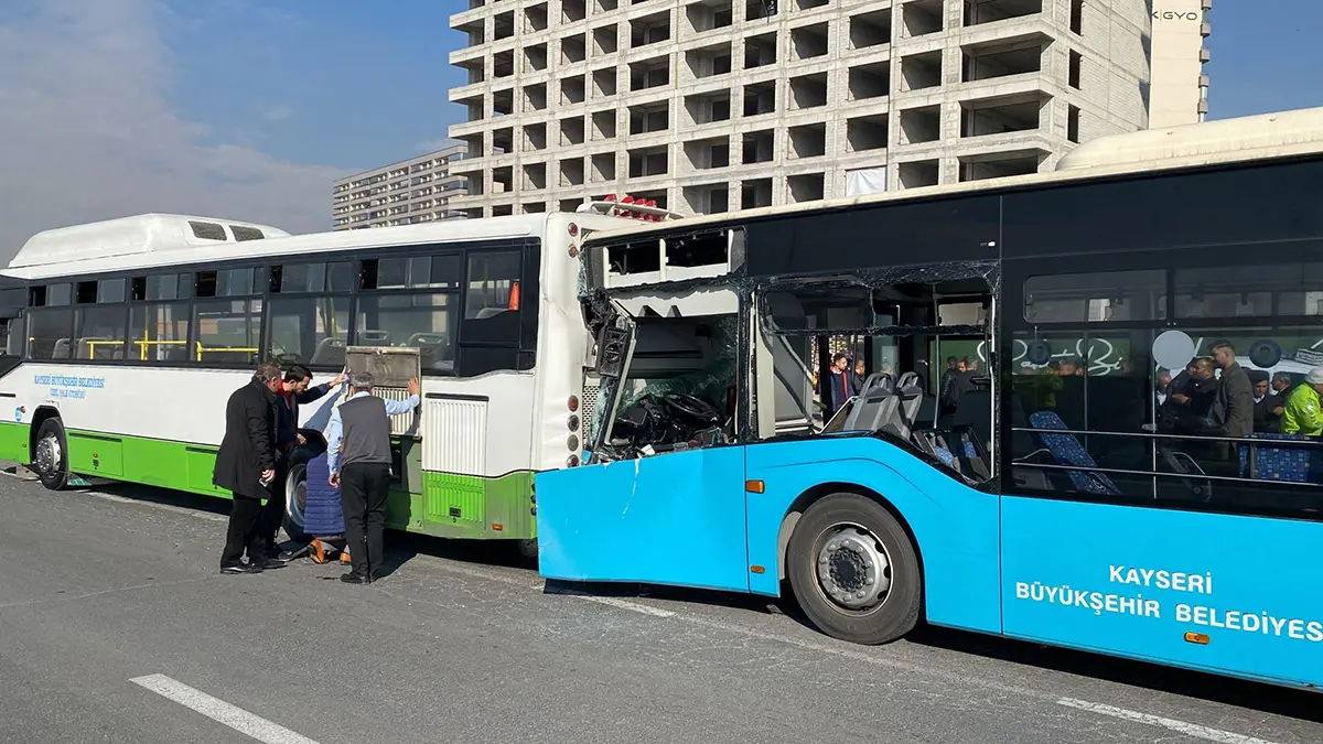 Kayseri'de iki halk otobüsü çarpıştı