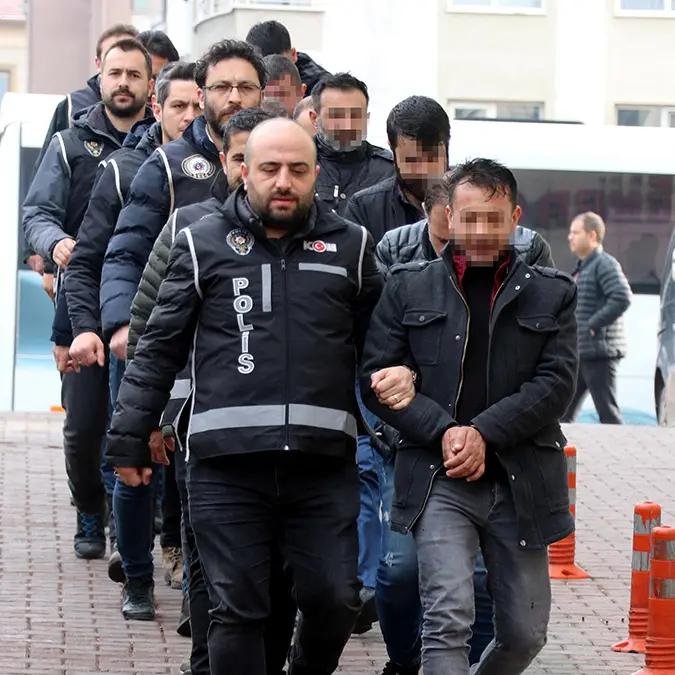 Kayseri'de kaçak silah ticareti; 8 kişi adliyede