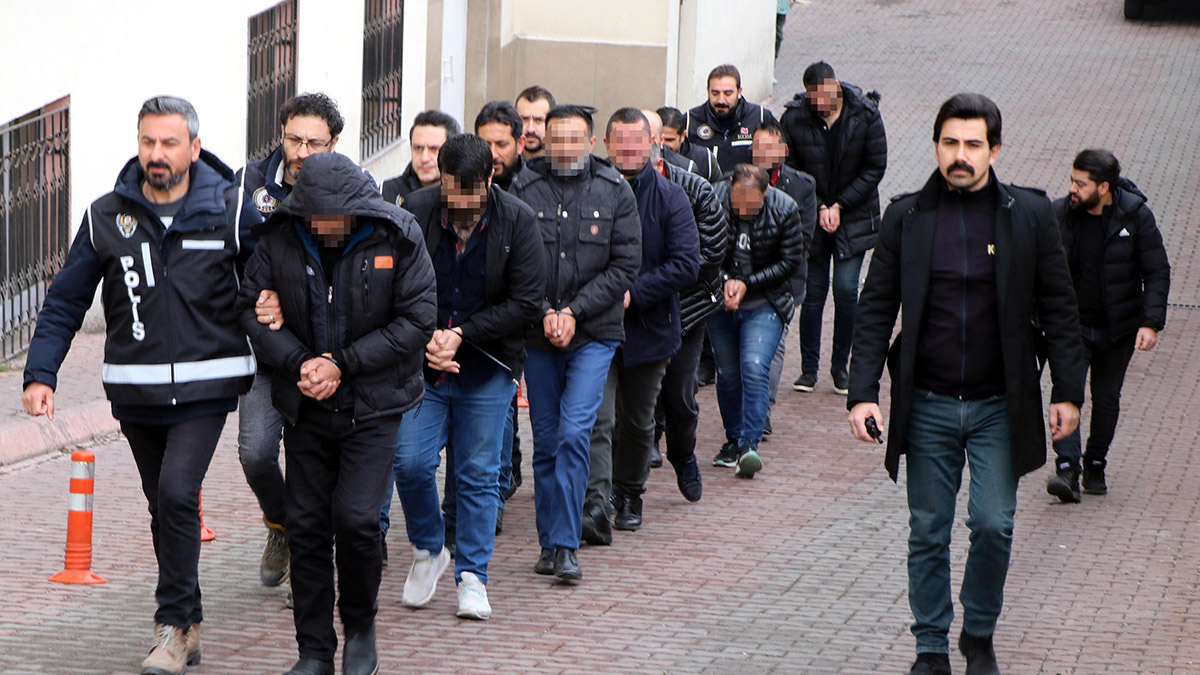 Kayseri'de kaçak silah ticareti; 8 kişi adliyede