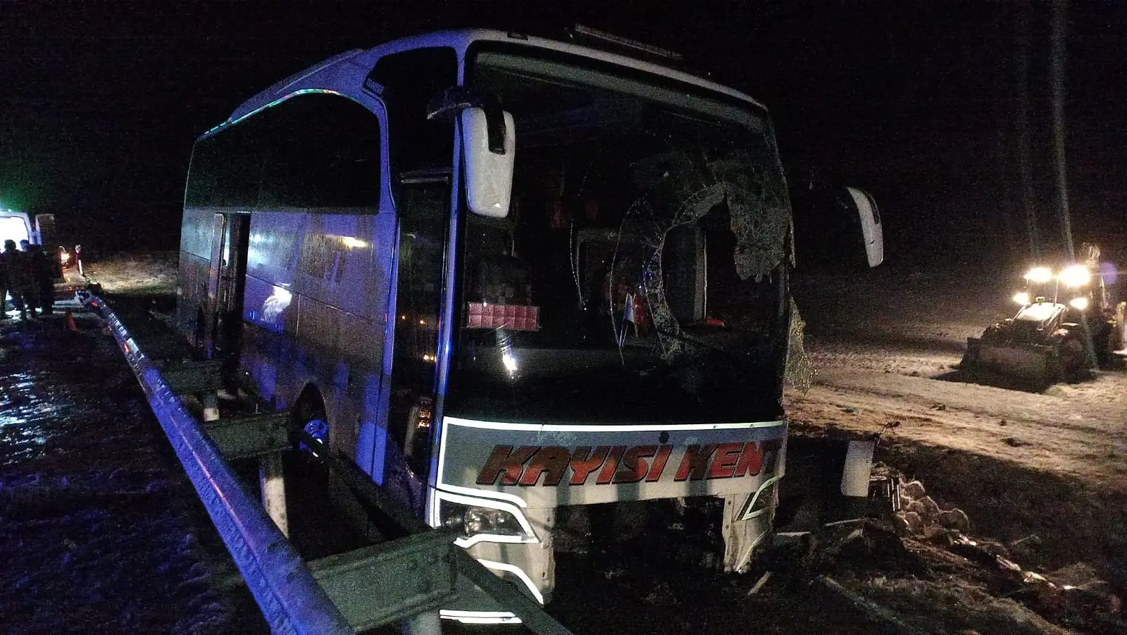 Kayseri'de yolcu otobüsü şarampole devrildi