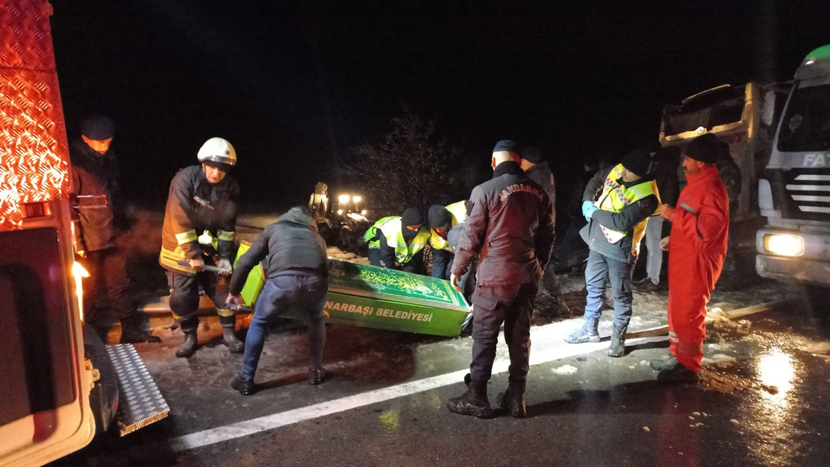 Kayseri'de yolcu otobüsü şarampole devrildi