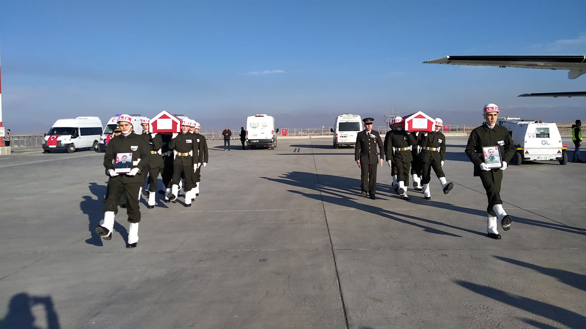 Kazada şehit olan 2 asker için tören