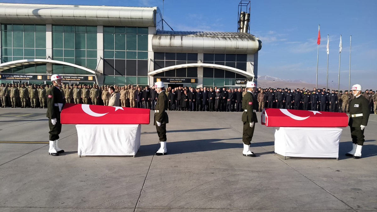 Kazada şehit olan 2 asker için tören