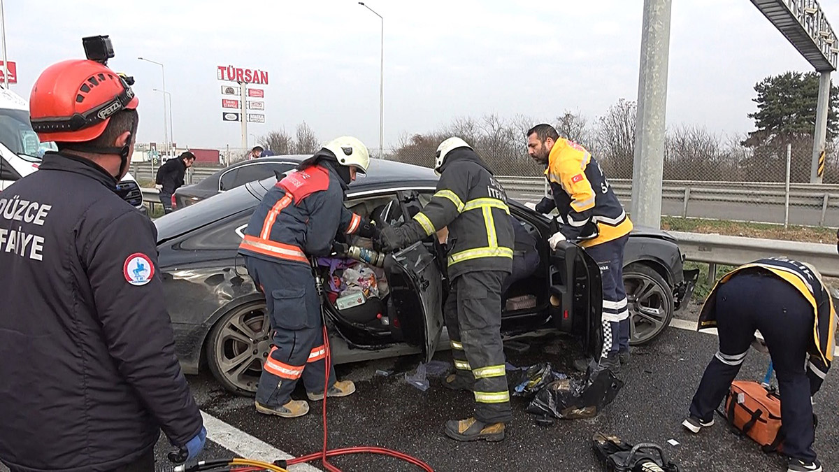 Kazada Gürcistanlı sürücü ile yanındaki annesi yaralandı
