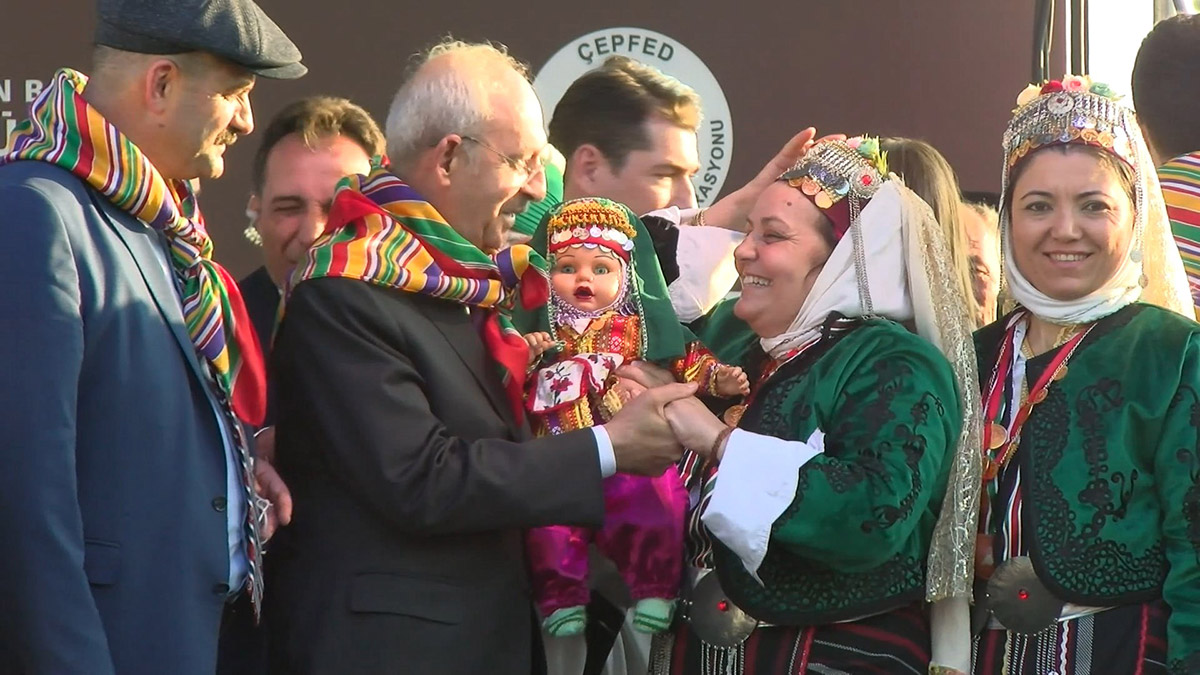 Kini ve öfkeyi bırakıp geleceğe umutla bakacağız