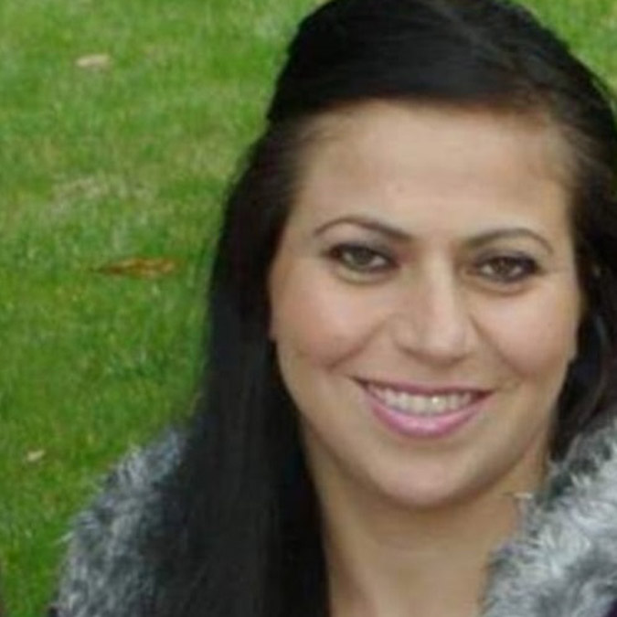 Kayseri’de bina kapısının kırılması nedeniyle husumetli olduğu karşı komşusu tarafından öldürülen Nazan eşini arayarak yardım istemiş.