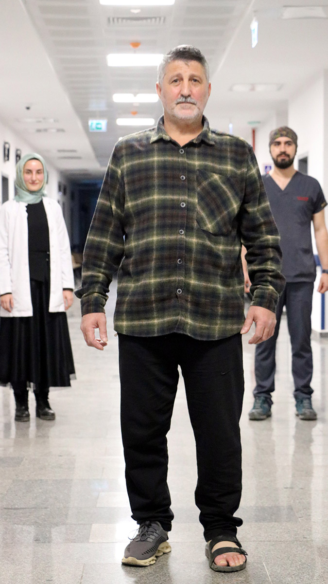 Kopan ayağı dikildi, yürümeye başladı