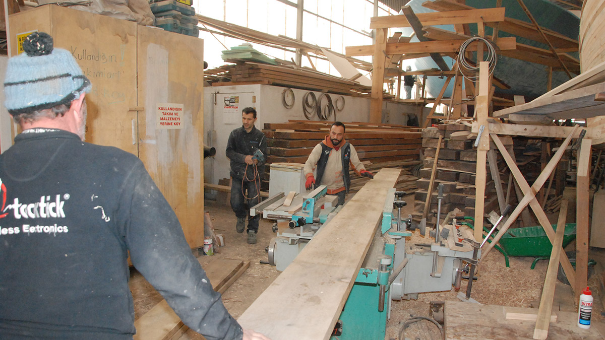 Bartın'ın Kurucaşile ilçesine bağlı Ovatekkeönü köyündeki tersanede 7 ülkeden gelen talepler doğrultusunda 9 yelkenli gulet yapıldı.