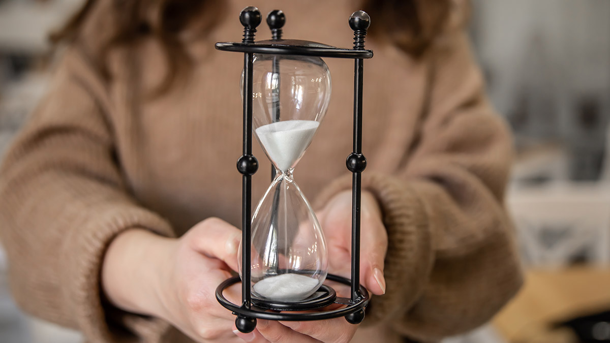 Sürekli geç kalma sorunu ülkeler arası farklılık göstermektedir.  Dakikanın, önemli olduğunun farkında olmadan hayata devam ediyoruz, zaman hiç bir şeye yetmiyor...