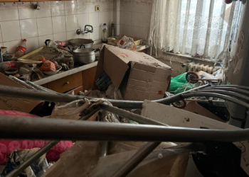 Apartman dairesinden 40 ton çöp çıkarıldı