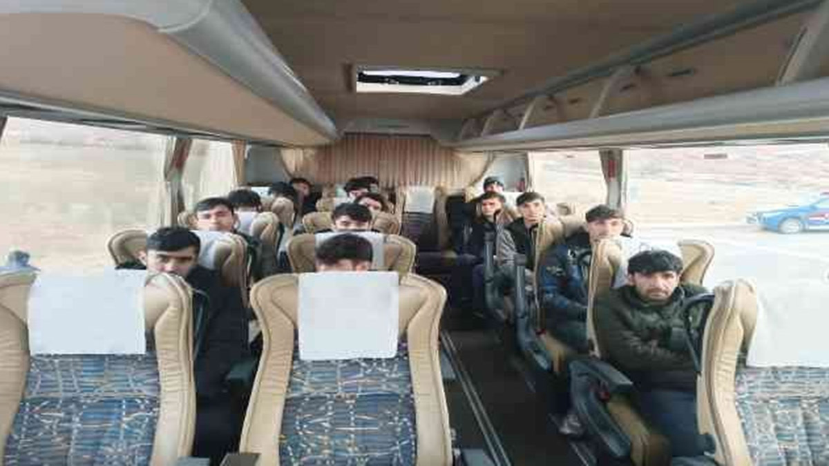 Minibüste, 35 kaçak göçmen yakalandı