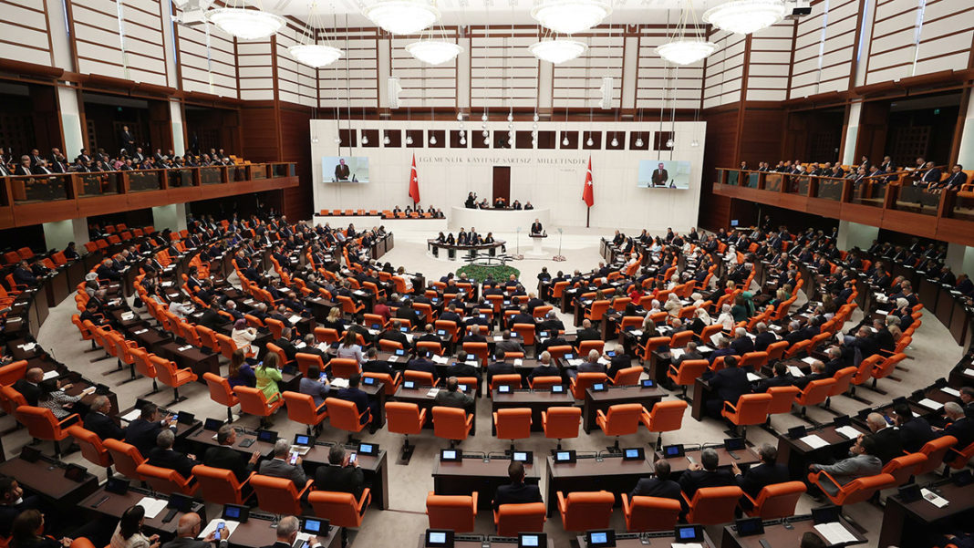 EYT düzenlemesi AK Parti milletvekillerinin imzasına açıldı