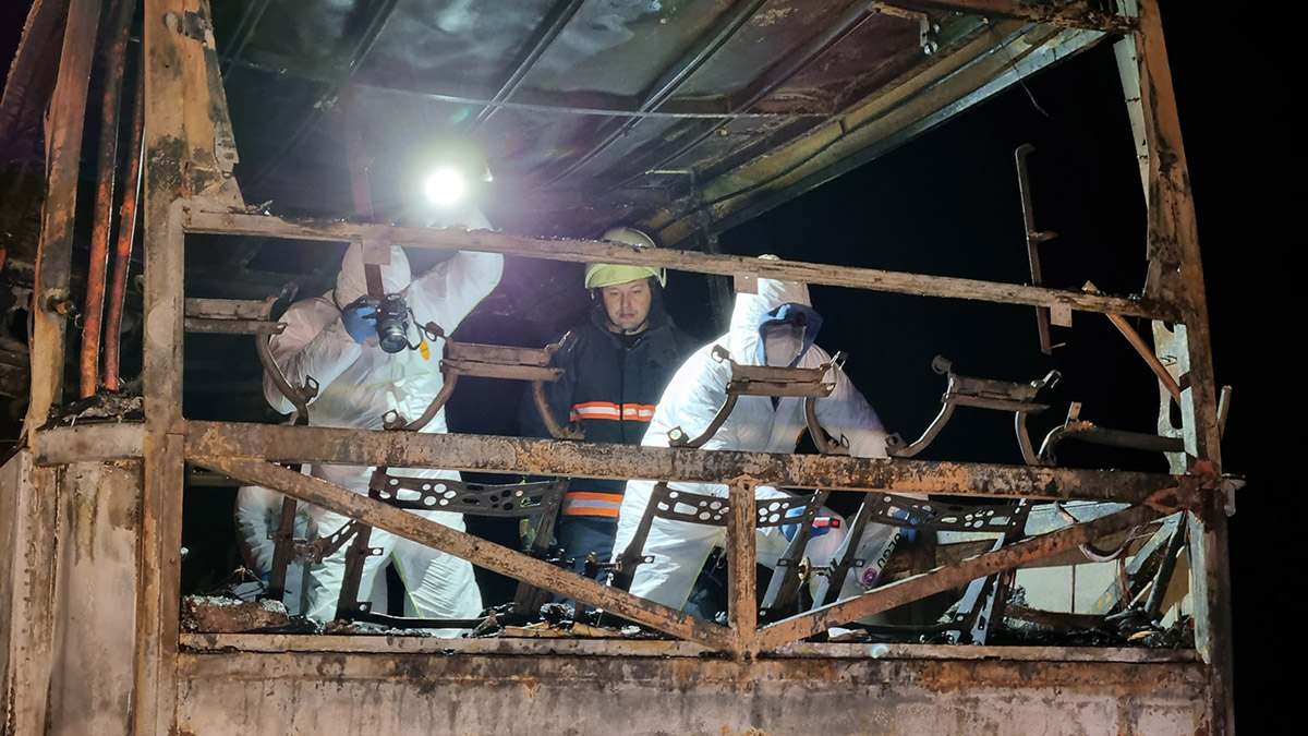 Otobüs, demir profil yüklü TIR'a çarptı; 3 ölü 20 yaralı