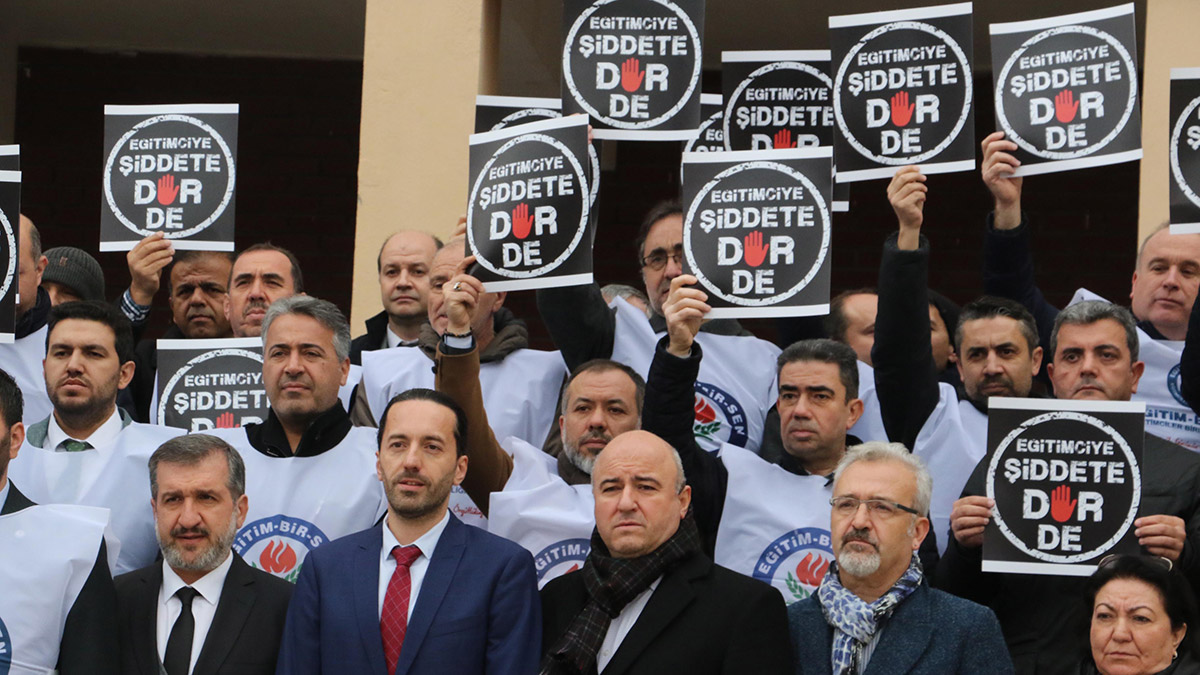 Müdür yardımcısı, öğrenci velisi tarafından darbedildi