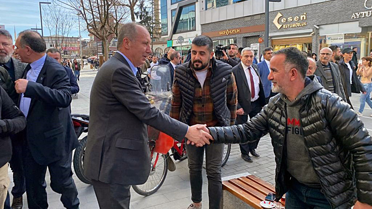 Memleket Partisi Genel Başkanı Muharrem İnce, doğruları desteklediklerini belirterek, "İHA'larla SİHA'larla mücadele etmiyoruz. PKK'nın tetikçiliğini yapmıyoruz. Doğru bir iş yapıldı. İş doğru ise Erdoğan'ın damadı olduğu umurumda değil" dedi.