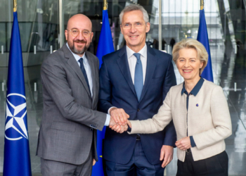 Stoltenberg Avrupa Komisyonu Başkanı ile görüştü