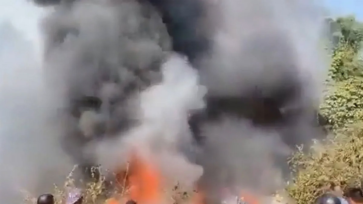 Nepal'de yolcu uçağı düştü