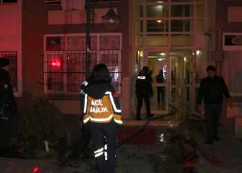 Nevşehir'de 9 katlı binada çıkan yangın endişe yarattı