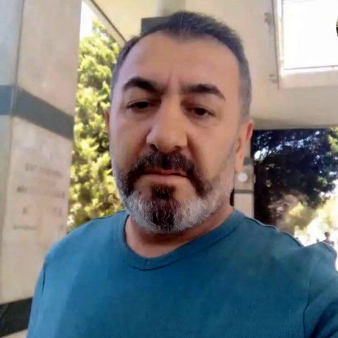 İzmir'in Karabağlar ilçesinde Mehmet Atabay'ın, evli olduğunu öğrenince kendisinden ayrılmak istediği için çıkan tartışmada tabancayla öldürdüğü Necmiye Vural'ı (40), daha önce birçok kez tehdit ettiği, son olarak kızını telefonla arayıp, "Annen kefenini hazırlasın" dediği öne sürüldü.