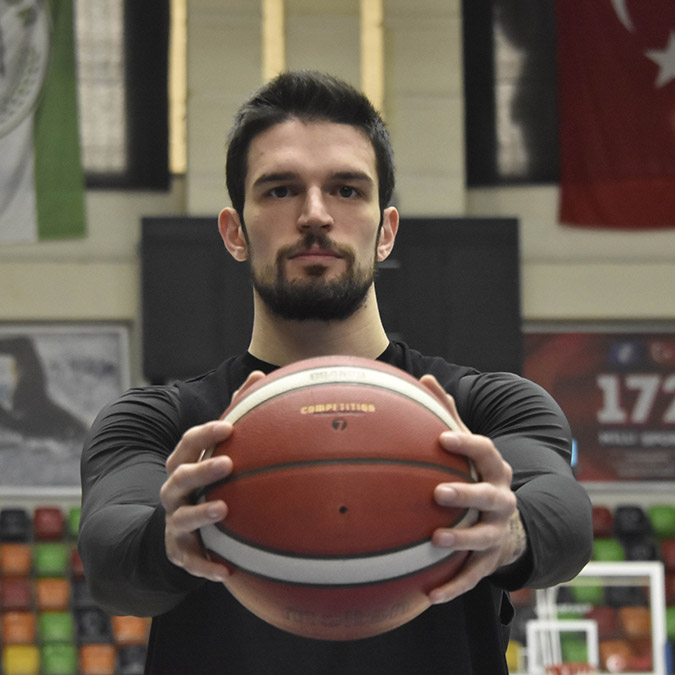 AYOS Konyasporlu Sinan Sağlam, "Herkesi yenebilecek potansiyele sahip bir takım olduğumuzu gösterdik bence, durum böyle olunca iyi oyuncularla ve iyi potansiyelle bence her maçı yenmeye çıkmamız gerekiyor" dedi.