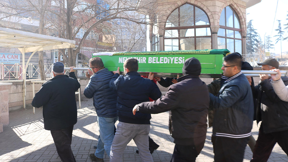 Pandemide gündeme gelen Emine doktor hayatını kaybetti