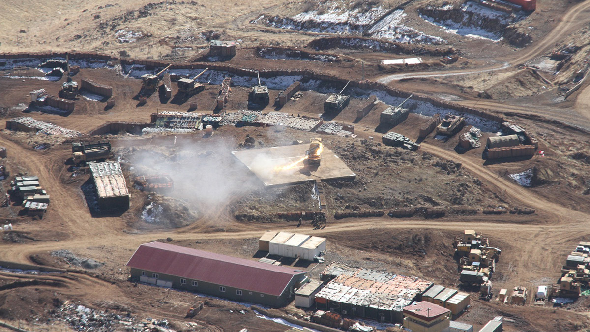 Türk Silahlı Kuvvetlerince (TSK) 17 Nisan 2022'de başlatılan Pençe-Kilit Harekatı ile mağaralar teröristlerin başlarına yıkıldı.