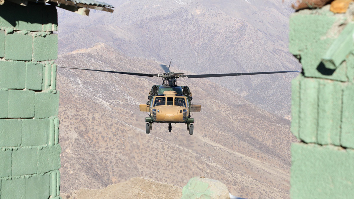 Pençe-Kilit ile mağaralar teröristlerin başlarına yıkıldı