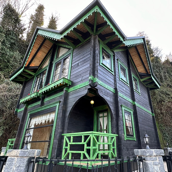 360 derece dönebilen ahşap ev ilgi odağı oldu