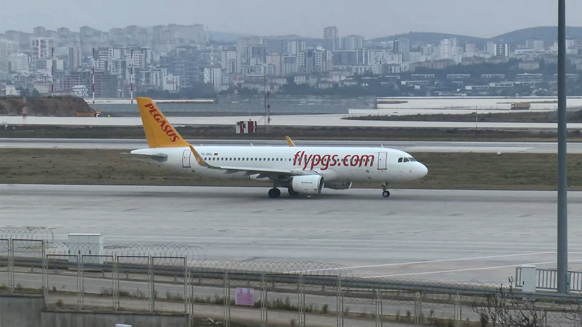 Sabiha Gökçen'de sis nedeniyle seferlerde aksama