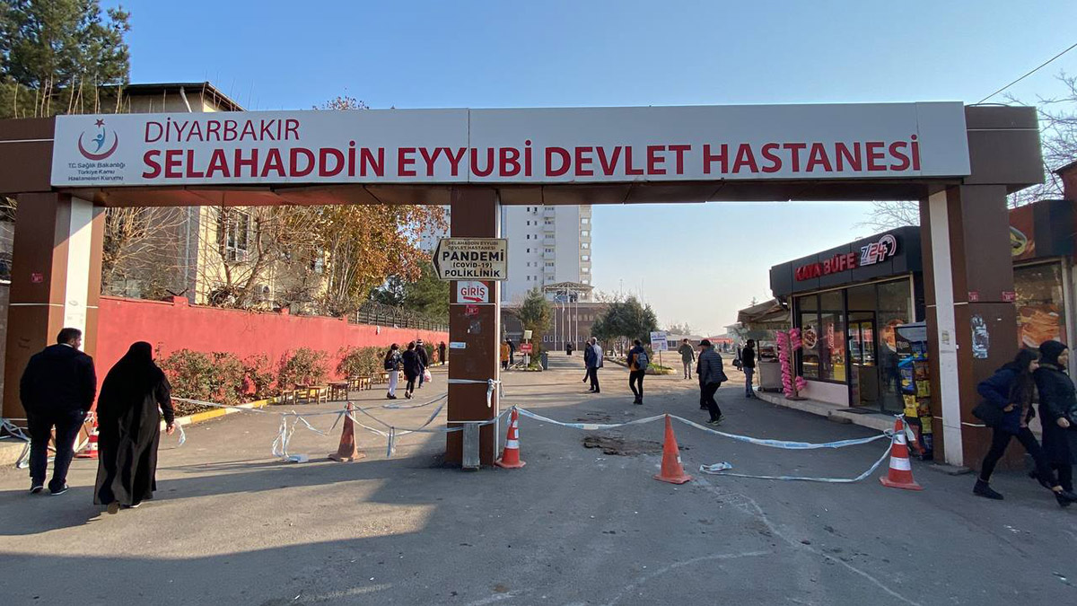Hasta yakınlarının yumruklu saldırısına uğrayan doktordan özür dilediler
