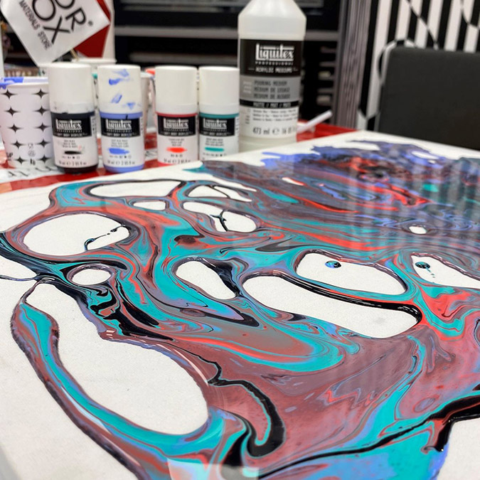 Vesikalık tuvallere resim yaptılar