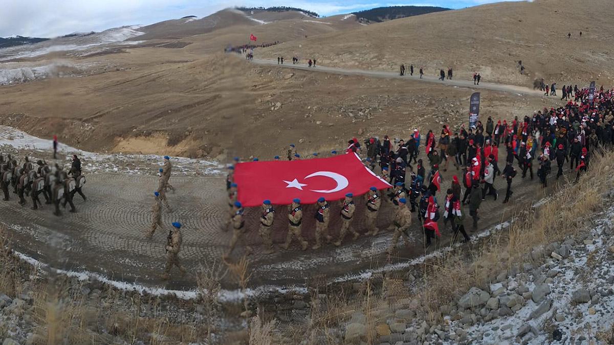 Şehit düşen binlerce Mehmetçik törenlerle anıldı