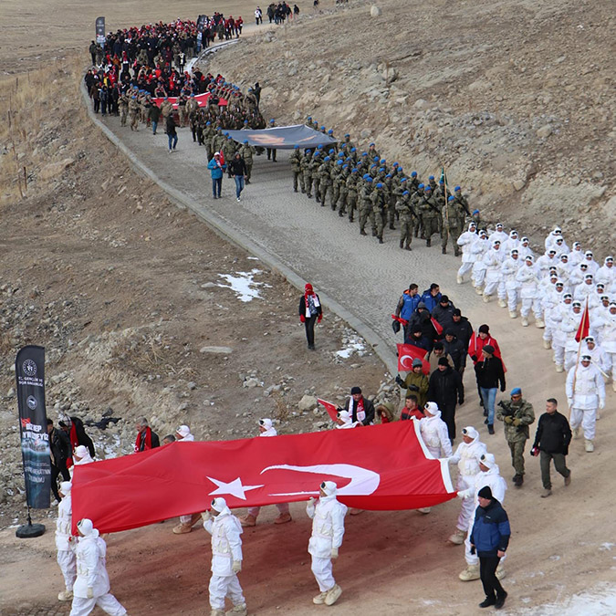 Şehit düşen binlerce Mehmetçik törenlerle anıldı