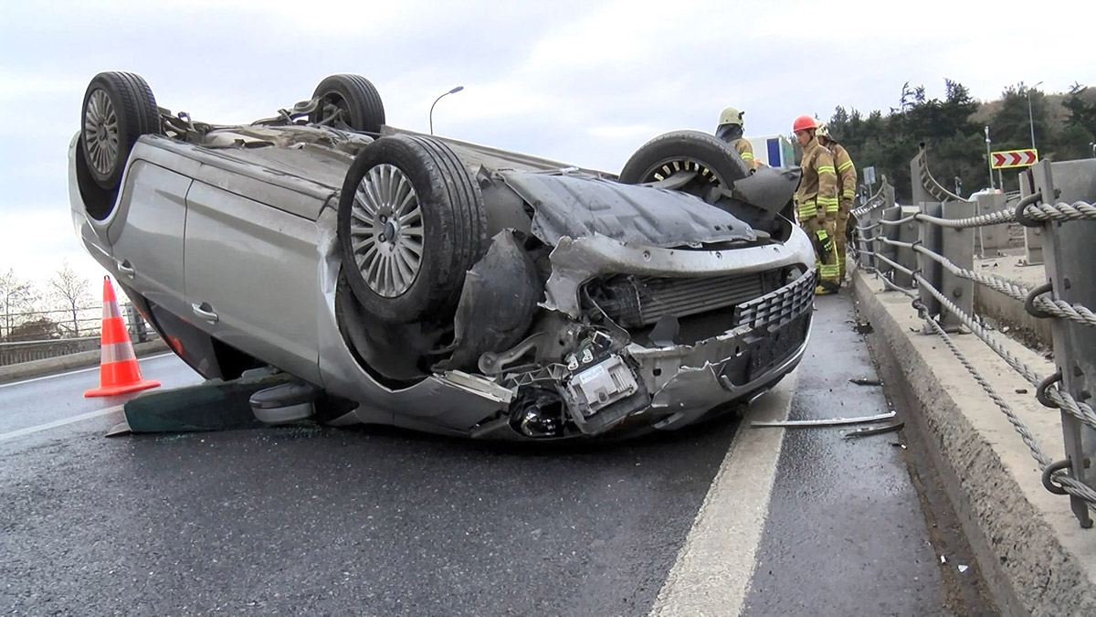 Sarıyer'de otomobil takla attı