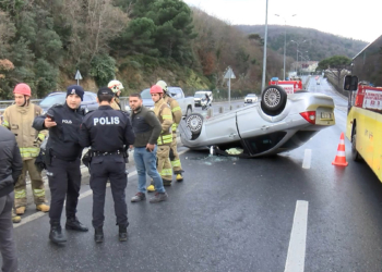 Sarıyer'de otomobil takla attı