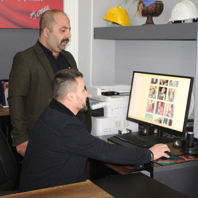 Şarkıcı Seçil'in öldürdüğü eski sevgilisinin ağabeyi, "Pusu kurup canice öldürdüler, katil zanlısı Seçil Çiftçi'nin kardeşimi tek başına öldürmesi imkansız" dedi.