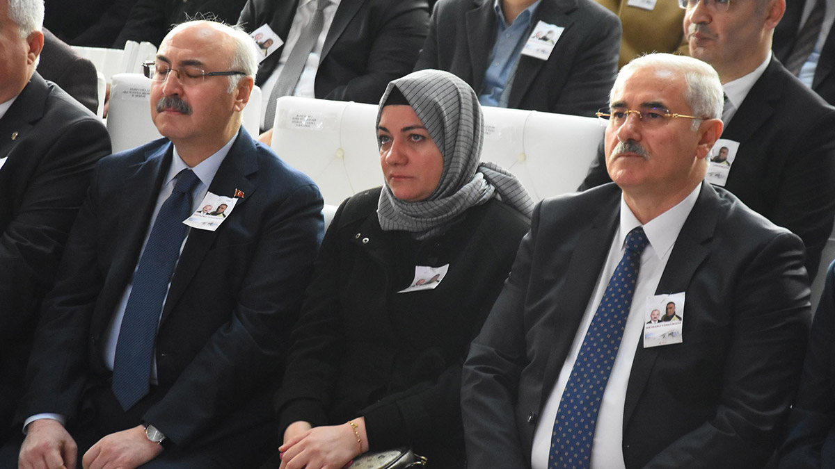 İzmir'de, adliyeye yönelik terör saldırısını canı pahasına önleyen polis memuru Fethi Sekin ve Musa Can, şehit olmalarının 6'ncı yılında İzmir Adliyesi'nde düzenlenen törenle anıldı.