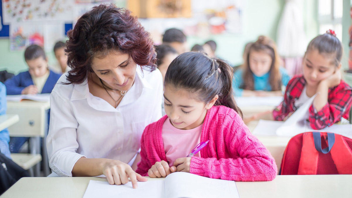Liseye ve üniversiteye giriş sınavları, hazırlık sürecinde öğrencilere sancılı bir dönem yaşatıyor. Öğrenciler kadar aileler de bu süreci stresli ve kaygılı geçiriyor.