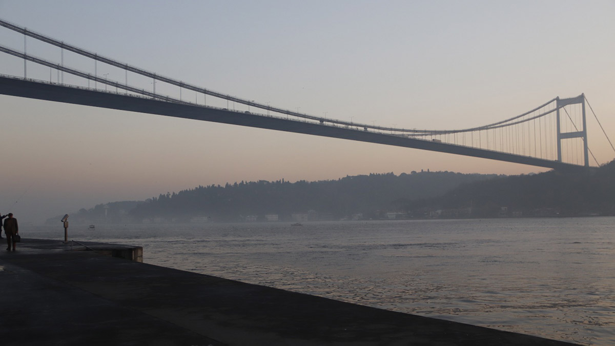 Boğazda sis kartpostallık görüntüler oluşturdu