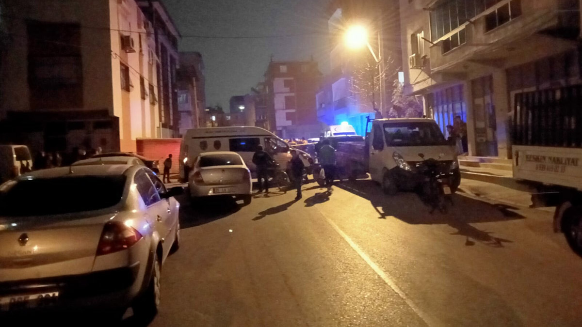 Sokak ortasında göğsünden bıçaklanarak öldürüldü