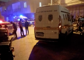 Sokak ortasında göğsünden bıçaklanarak öldürüldü