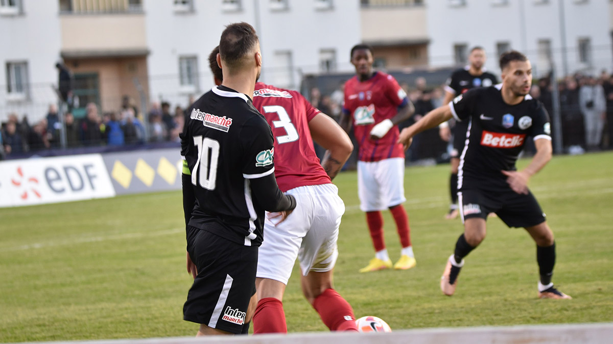 Fransa Kupası'nda son 32'ye kalma karşılaşmaları dün oynandı. Türk başkanların takımları Fransa Kupası'nda karşılaştı.