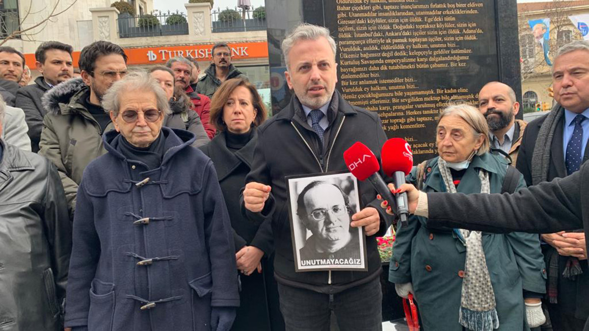 Uğur Mumcu Şişli'deki heykelinin başında anıldı