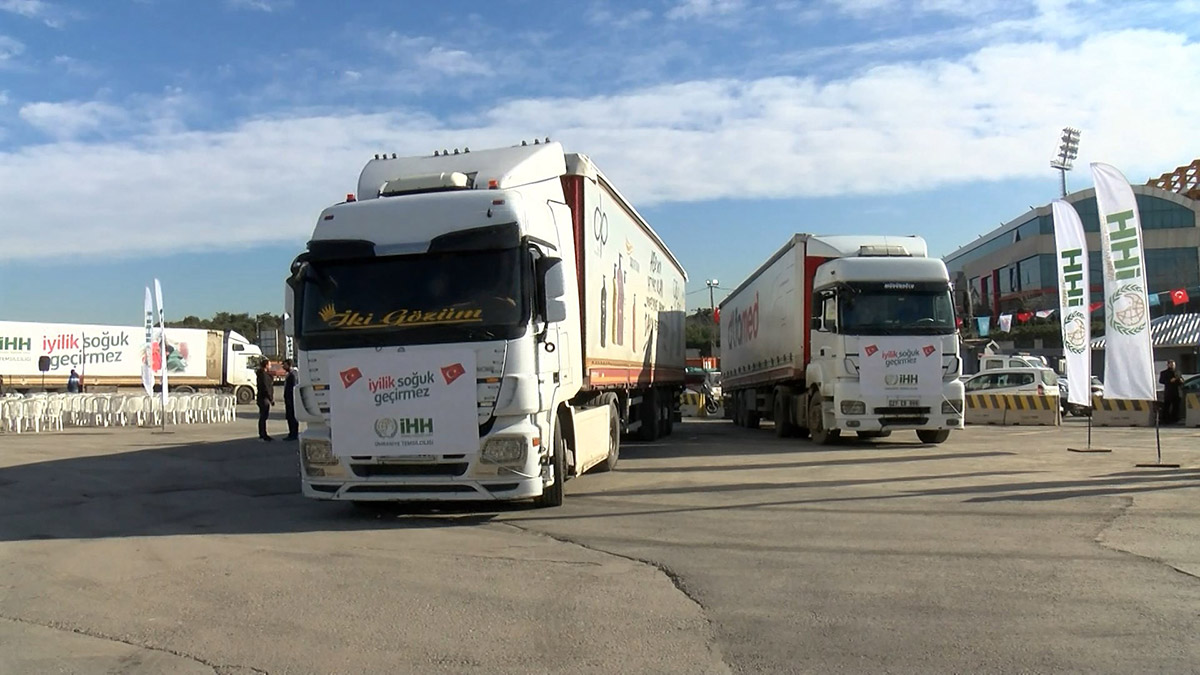 İdlib'e 15 insani yardım TIR'ı gönderildi