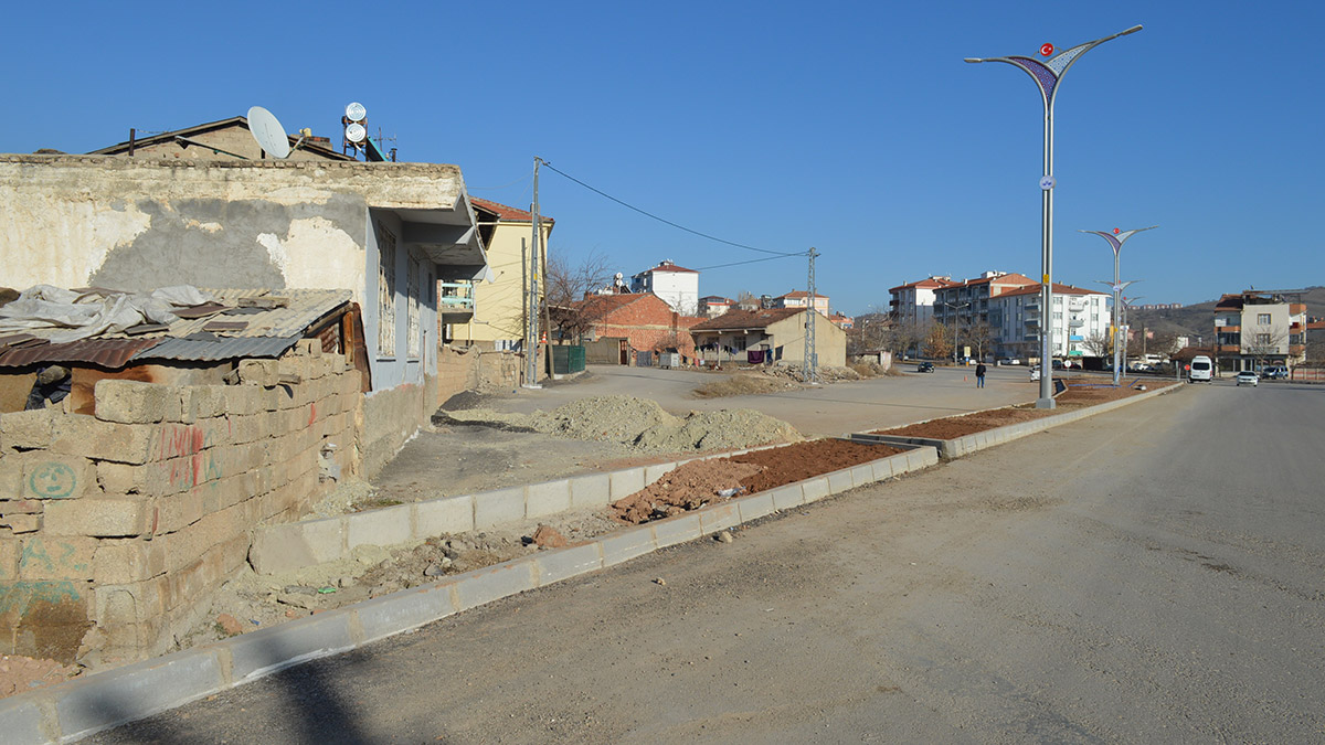 Uzlaşamayınca ev yolun ortasında kaldı