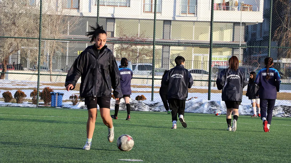 Vangücü kadın futbol takımı 3'üncü lige hazırlanıyor