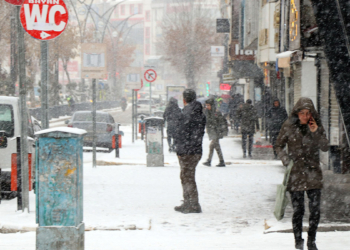 Van'da kar yağışı; Kar kalınlığı 20 santimetre oldu