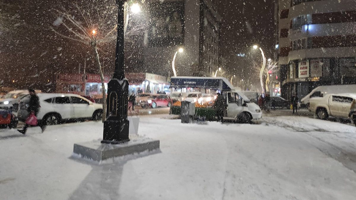 Van'ın 3 ilçesinde taşımalı eğitime kar engeli